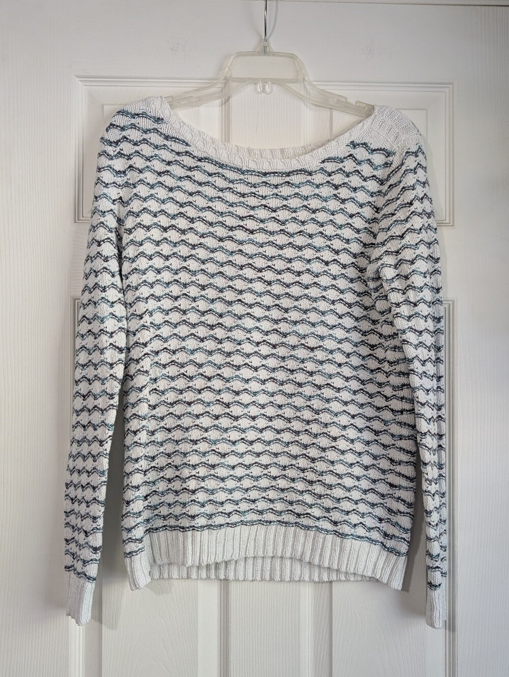Liz Claiborne White Sweater with Shimmer & Navy Wave Stitch Size L